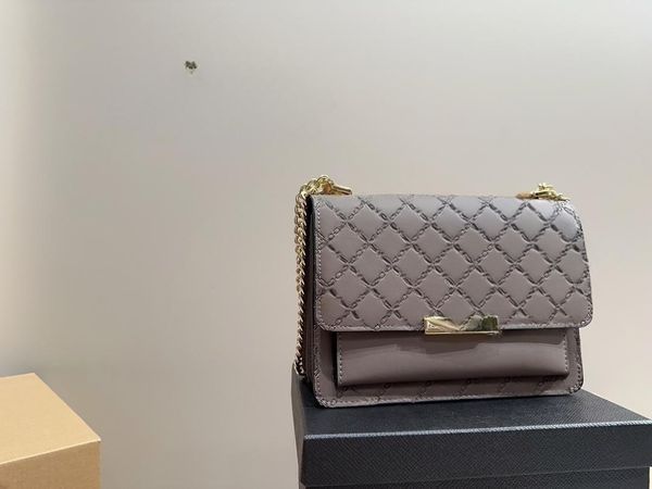 2023 chaopai network red lingge fashion classic chain one shoulder oblique straddle handheld women's bag
2023 chaopai network red lingge fashion classic chain one shoulder oblique straddle handheld women's bag