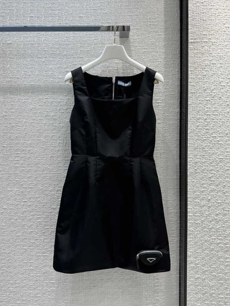 designer dress black sleeveless skirt designers clothe woman triangle small package embellishment sling square neckline design a-line versio, Black;gray
designer dress black sleeveless skirt designers clothe woman triangle small package embellishment sling square neckline design a-line versio, Black;gray