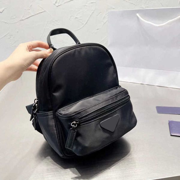 backpack designer bags nylon shoulder bags classic handbags black triangle sign metal zipper multi pockets schoolbag 220926
backpack designer bags nylon shoulder bags classic handbags black triangle sign metal zipper multi pockets schoolbag 220926