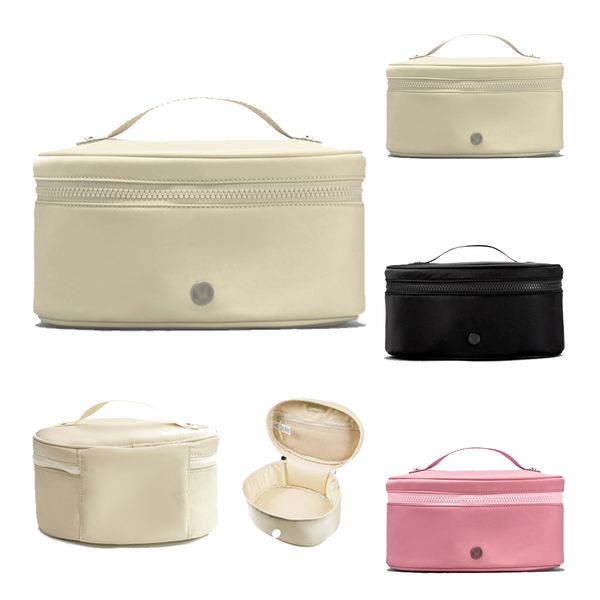 nylon handle cosmetic oval clutch bag access luxurys cross body womens totes classic purses shoulder bag handbag lady designer mens makeup v
nylon handle cosmetic oval clutch bag access luxurys cross body womens totes classic purses shoulder bag handbag lady designer mens makeup v