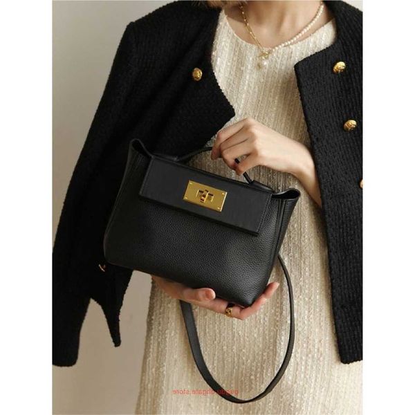 h home designer 2424 tote bags for sale 2023 new layer cowhide 2424 bag wing bag mini fashion versatile one shoulder crossbody handheld wome
h home designer 2424 tote bags for sale 2023 new layer cowhide 2424 bag wing bag mini fashion versatile one shoulder crossbody handheld wome