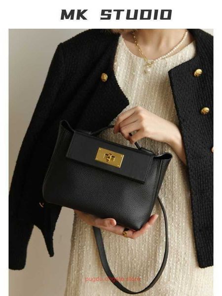 h home designer 2424 tote bags for sale genuine leather bag 2424mini lock buckle single shoulder crossbody backpack for womens new high end
h home designer 2424 tote bags for sale genuine leather bag 2424mini lock buckle single shoulder crossbody backpack for womens new high end