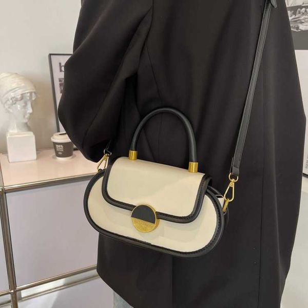 saddle bag texture handbag niche design light luxury single shoulder crossbody bag lock buckle box bag
saddle bag texture handbag niche design light luxury single shoulder crossbody bag lock buckle box bag