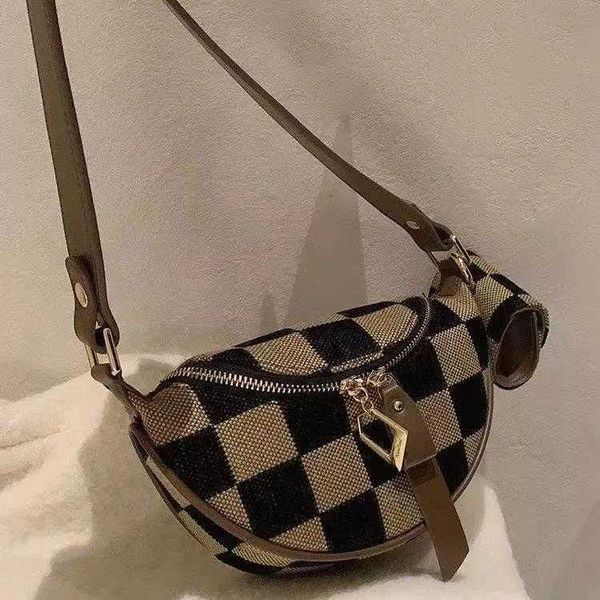 chio2nd damascus checkerboard saddle bag for women's new fashion one shoulder crossbody bag
chio2nd damascus checkerboard saddle bag for women's new fashion one shoulder crossbody bag