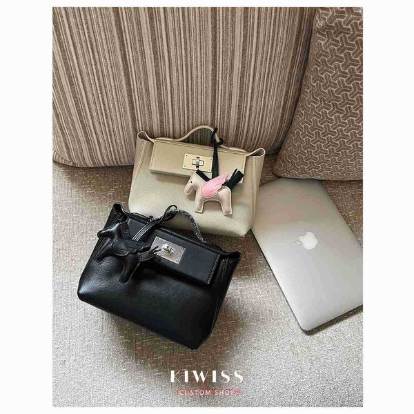 h home designer 2424 tote bags for sale luxury flat replacement color matching 2424 headband cowhide steel buckle single shoulder crossbody
h home designer 2424 tote bags for sale luxury flat replacement color matching 2424 headband cowhide steel buckle single shoulder crossbody