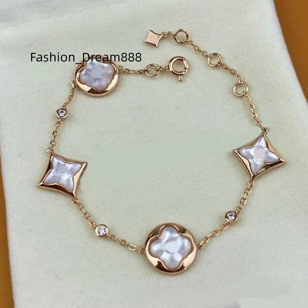 4 leaf lu designer bracelet lady designer charm clover bracelets luxury jewellery dance party women superior quality, Golden;silver
4 leaf lu designer bracelet lady designer charm clover bracelets luxury jewellery dance party women superior quality, Golden;silver