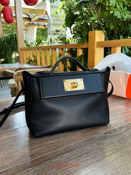 h home designer 2424 tote bags for sale new 2424 bag mini cowhide layer women's bag premium black gold button single shoulder messenger
h home designer 2424 tote bags for sale new 2424 bag mini cowhide layer women's bag premium black gold button single shoulder messenger