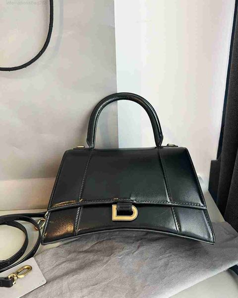 classic luxury designer hourglass crossbody bags women's mens fashionable genuine leather crocodile pattern handbag with shoulder strap
classic luxury designer hourglass crossbody bags women's mens fashionable genuine leather crocodile pattern handbag with shoulder strap