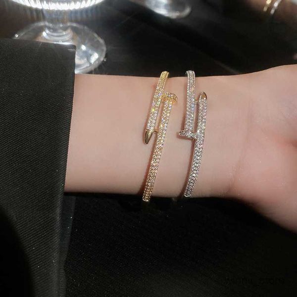 charm bracelets 2023 new exquisite geometric bracelet elegant fashion simple elegant bracelet women's banquet jewelry r230705, Golden;silver
charm bracelets 2023 new exquisite geometric bracelet elegant fashion simple elegant bracelet women's banquet jewelry r230705, Golden;silver