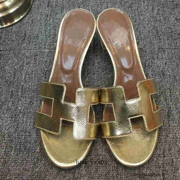 2023 oasis cowhide slippers hermz h designer oran colors sandals thick heeled lychee sandal leather high h-shaped girl sheepskin shoes size
2023 oasis cowhide slippers hermz h designer oran colors sandals thick heeled lychee sandal leather high h-shaped girl sheepskin shoes size