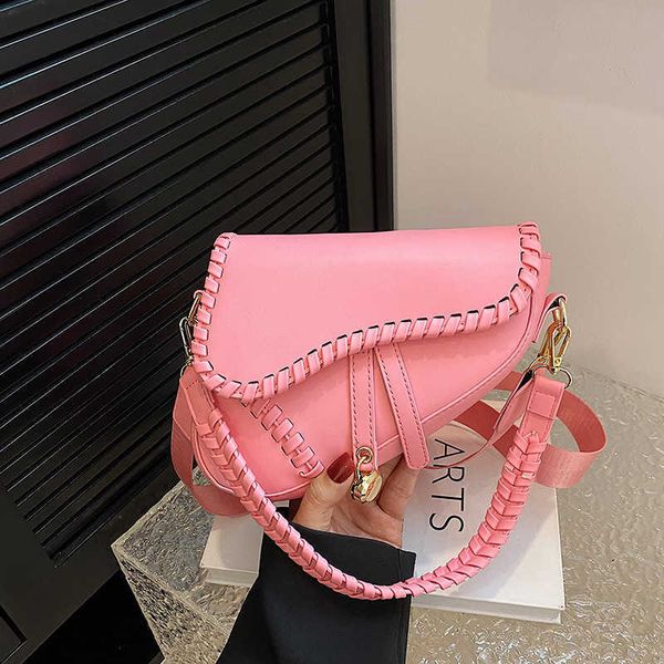 trendy and fashionable texture woven saddle bag new personalized and trendy casual one shoulder crossbody women's bag
trendy and fashionable texture woven saddle bag new personalized and trendy casual one shoulder crossbody women's bag