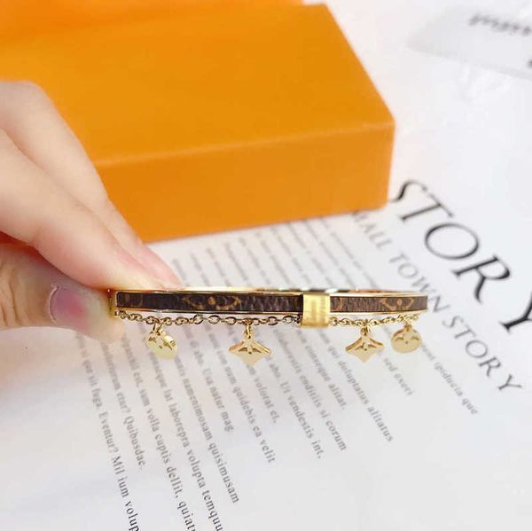 lu new style bracelets women bangle designer letter jewelry faux leather 18k gold plated stainless steel wristband cuff fashion jewelry acce, Black
lu new style bracelets women bangle designer letter jewelry faux leather 18k gold plated stainless steel wristband cuff fashion jewelry acce, Black