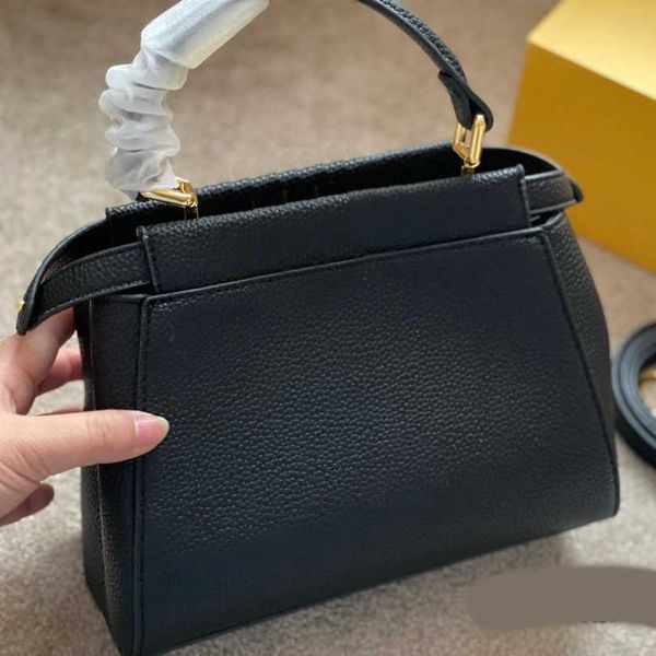 shoulder bags luxurys handbags women black chain square tassel bag women designer real leather phone handbag crossbody 211127
shoulder bags luxurys handbags women black chain square tassel bag women designer real leather phone handbag crossbody 211127