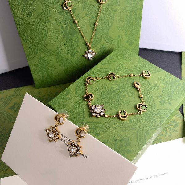 fashion vintage necklace ladies flower letter heavy decoration color diamond bracelet exaggerated pendant earrings 925 silver needle jewelry, Black
fashion vintage necklace ladies flower letter heavy decoration color diamond bracelet exaggerated pendant earrings 925 silver needle jewelry, Black