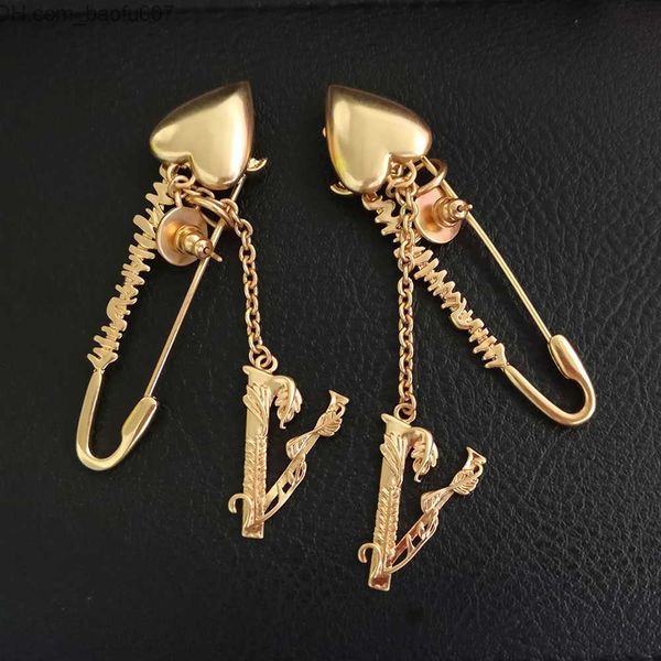 charm fashion copper brass earrings gold-plated letter rings stud earrings suitable for women's fashion accessories wedding parties bir, Golden
charm fashion copper brass earrings gold-plated letter rings stud earrings suitable for women's fashion accessories wedding parties bir, Golden