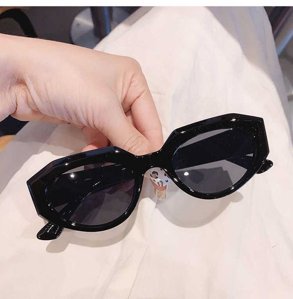 new small frame cat's eye sunglasses women's jelly outdoor beach glasses, White;black
new small frame cat's eye sunglasses women's jelly outdoor beach glasses, White;black