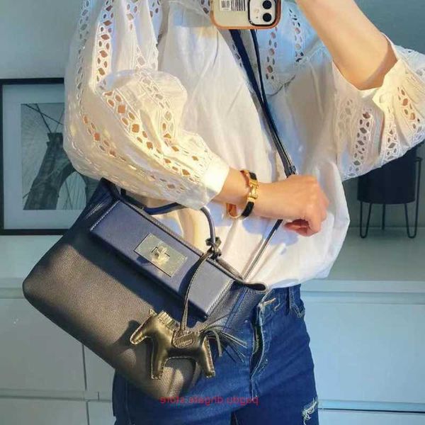 h home designer 2424 tote bags for sale home leather 2424mini multi function bag 2023 new women's bag versatile shoulder messenger bag
h home designer 2424 tote bags for sale home leather 2424mini multi function bag 2023 new women's bag versatile shoulder messenger bag
