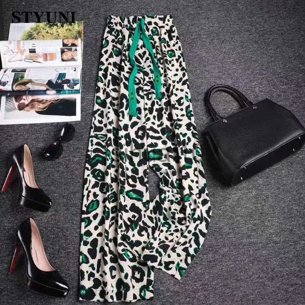 women's pants capris leopard printing green lace-up straight wide leg women's pants 2022 korean fashion vintage elastic high waist, Black;white
women's pants capris leopard printing green lace-up straight wide leg women's pants 2022 korean fashion vintage elastic high waist, Black;white