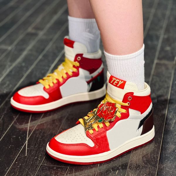teyana taylor cmft 2 a rose from harlem mens basketball shoes gym red black summit white earth coconut milk men women trainers sports sneake
teyana taylor cmft 2 a rose from harlem mens basketball shoes gym red black summit white earth coconut milk men women trainers sports sneake