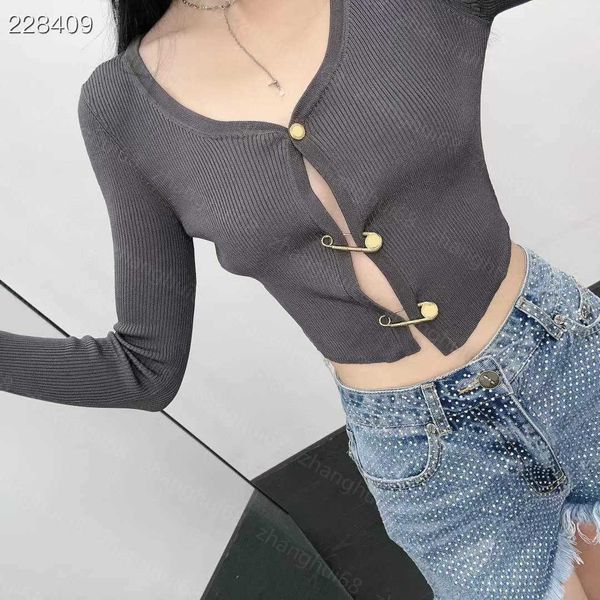 23ss womens designer clothing womens knits solid color long sleeve pin knit cardigan womens clothes, White
23ss womens designer clothing womens knits solid color long sleeve pin knit cardigan womens clothes, White