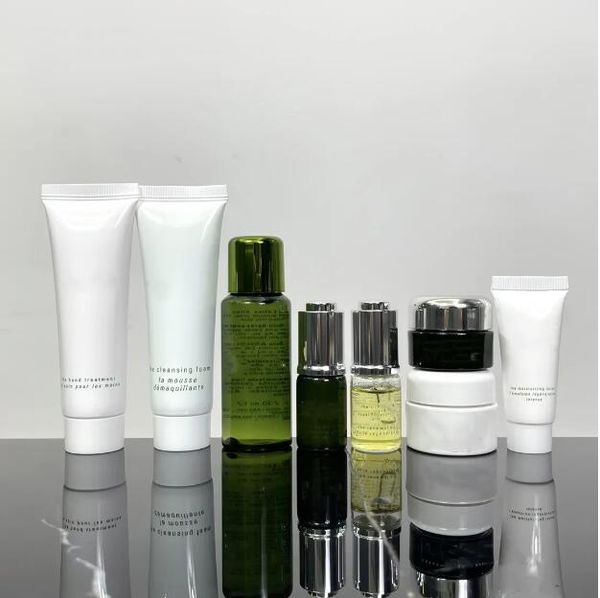 skin care crema sets 8 piece kit with bag 7ml moisturizing cream 3ml expression eye 4ml repair essence 5ml essence 30ml toner
skin care crema sets 8 piece kit with bag 7ml moisturizing cream 3ml expression eye 4ml repair essence 5ml essence 30ml toner
