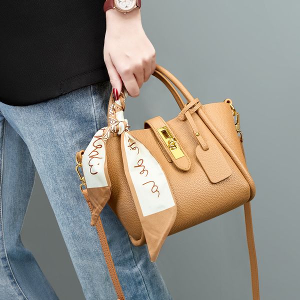 new arrival 2023 women handbag fashion chp-037 casual tote design shoulder bag crossbody bags bb handbags purse genuine leather great qualit
new arrival 2023 women handbag fashion chp-037 casual tote design shoulder bag crossbody bags bb handbags purse genuine leather great qualit