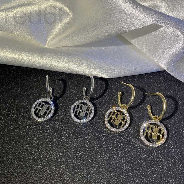 charm designer miu family style light luxury letter earrings hollow out c temperament simple and versatile daily female 264l, Golden
charm designer miu family style light luxury letter earrings hollow out c temperament simple and versatile daily female 264l, Golden
