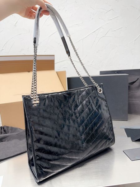 four colors 2023 luxury designer totes bags temperament lady's leather clutch plain handbag women fashion letter shopping bag
four colors 2023 luxury designer totes bags temperament lady's leather clutch plain handbag women fashion letter shopping bag