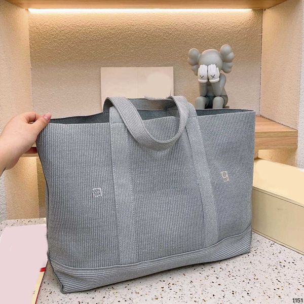 aw knitting tote bags women designer shopping handbag casual shoulder packs leather beach crossbody female shopping purses 230615
aw knitting tote bags women designer shopping handbag casual shoulder packs leather beach crossbody female shopping purses 230615