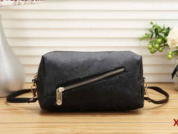 new fashion men women travel toilet pouch women cosmetic organizer make up bag famous classical toiletry bag with dust bag
new fashion men women travel toilet pouch women cosmetic organizer make up bag famous classical toiletry bag with dust bag