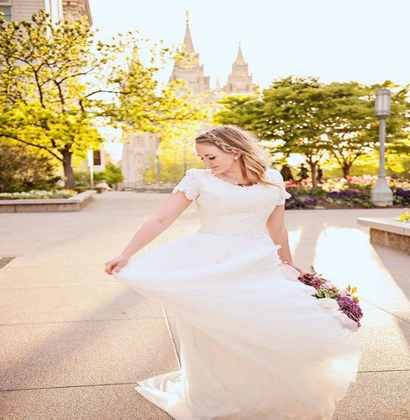 aline short sleeves modest wedding dresses jewel neck buttons back lace tulle informal bridal gowns outdoor country wedding dress5561313, White
aline short sleeves modest wedding dresses jewel neck buttons back lace tulle informal bridal gowns outdoor country wedding dress5561313, White