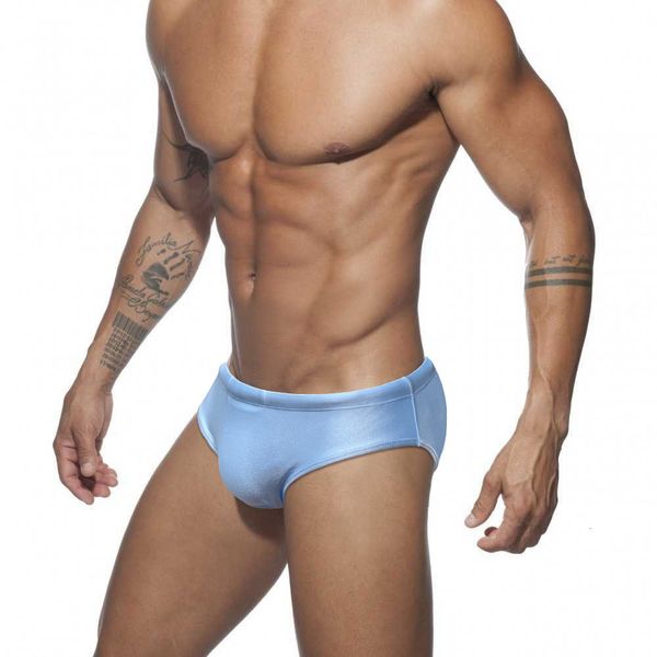 men's swimwear solid color shiny triangle swimming shorts european american fashion low rise summer beach surfing quick dry 230705
men's swimwear solid color shiny triangle swimming shorts european american fashion low rise summer beach surfing quick dry 230705