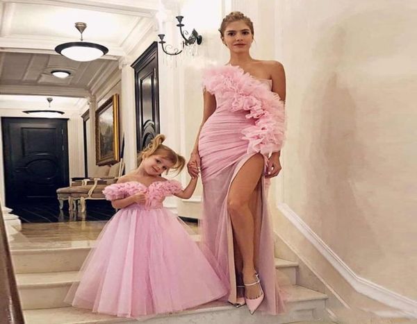 cute blush pink piping hand made flowers first holy communion dresses 2021 off shoulder princess flower girl dress pageant dresses2631331, White;blue
cute blush pink piping hand made flowers first holy communion dresses 2021 off shoulder princess flower girl dress pageant dresses2631331, White;blue