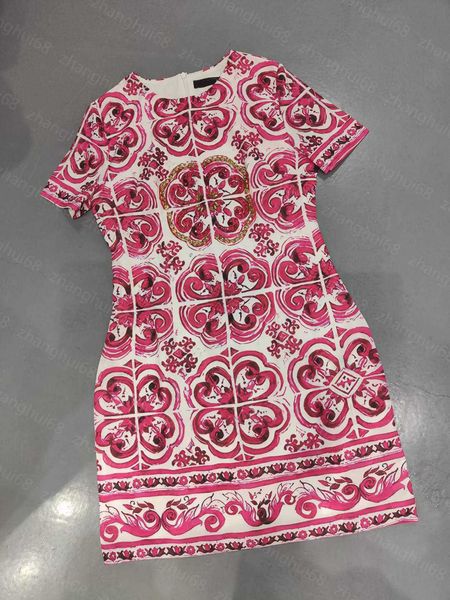 23ss womens designer clothing summer dresses women dress diamond print short sleeve dress with waist tucked in womens clothing, Black;gray
23ss womens designer clothing summer dresses women dress diamond print short sleeve dress with waist tucked in womens clothing, Black;gray