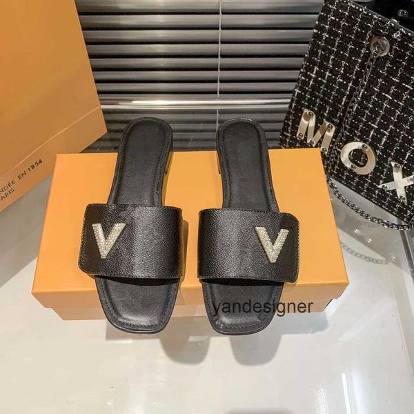 2023 summer new european station flat heel square toe open toe fashion versatile one line slippers genuine leather slipper old flower slippe, Black
2023 summer new european station flat heel square toe open toe fashion versatile one line slippers genuine leather slipper old flower slippe, Black