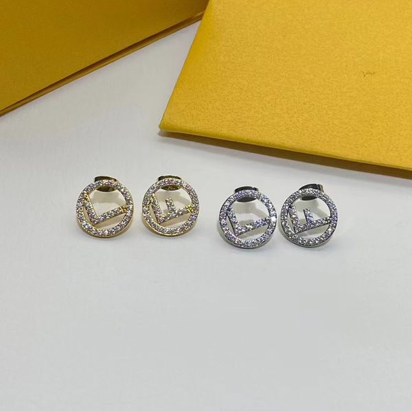 new luxury designer classic alphabet stud earrings elegant atmosphere fashion ladies stainless steel jewelry wedding christmas gifts highest, Golden;silver
new luxury designer classic alphabet stud earrings elegant atmosphere fashion ladies stainless steel jewelry wedding christmas gifts highest, Golden;silver