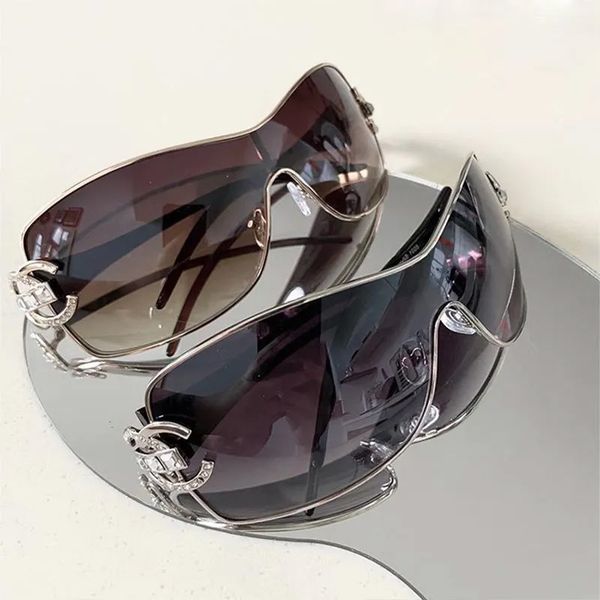 fashionable retro integrated sunglasses for women's oversized uv400 sunglasses, White;black
fashionable retro integrated sunglasses for women's oversized uv400 sunglasses, White;black