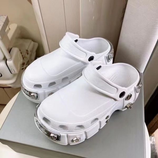 summer internet celebrity rivet metal ok01 baotou hole shoes muffin sole thick men's and women's hollow heightening sandals, Black 
summer internet celebrity rivet metal ok01 baotou hole shoes muffin sole thick men's and women's hollow heightening sandals, Black