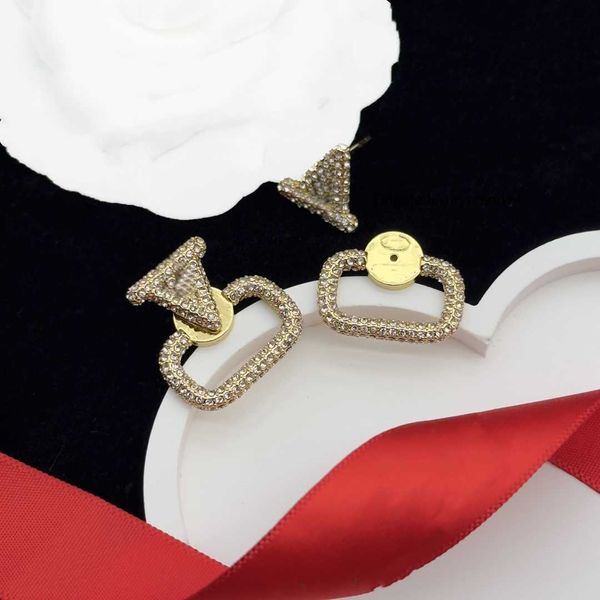 retro classic earrings designer for women valentinoly stud luxury double v letter jewelry classic kh4e, Golden;silver
retro classic earrings designer for women valentinoly stud luxury double v letter jewelry classic kh4e, Golden;silver