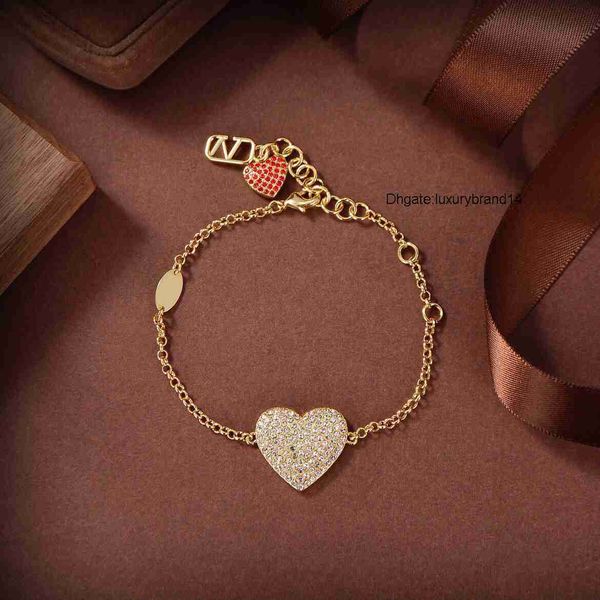 designer charm bracelet letter v jewelry luxury women fashion jewelry pearl metal valentinoly day gift ohrringe 546ds, Golden;silver
designer charm bracelet letter v jewelry luxury women fashion jewelry pearl metal valentinoly day gift ohrringe 546ds, Golden;silver