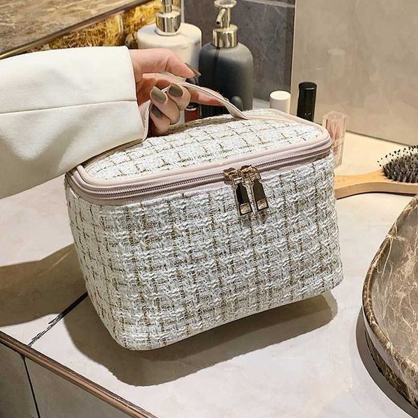 2023 new xiaoxiangfeng makeup bag high beauty value fashion large capacity portable handbag cosmetics storage bag
2023 new xiaoxiangfeng makeup bag high beauty value fashion large capacity portable handbag cosmetics storage bag