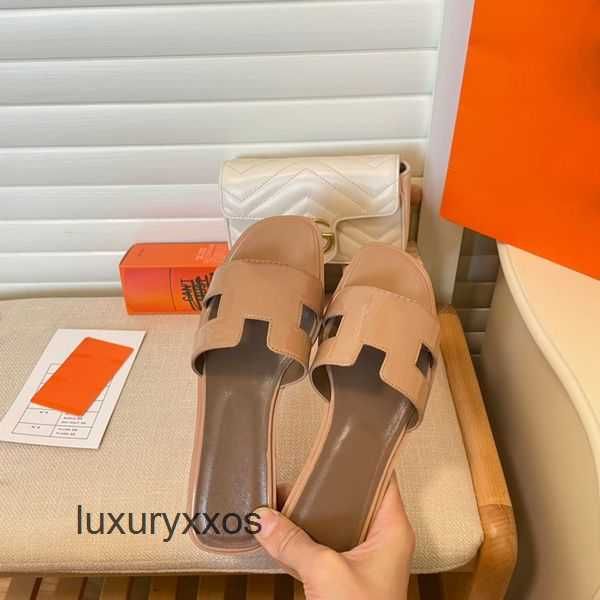 beach sandal 2023 fashion girl oran designer women slippers luxury slipper shoes leather ladies summer flat h letter slides flip flops 225z
beach sandal 2023 fashion girl oran designer women slippers luxury slipper shoes leather ladies summer flat h letter slides flip flops 225z
