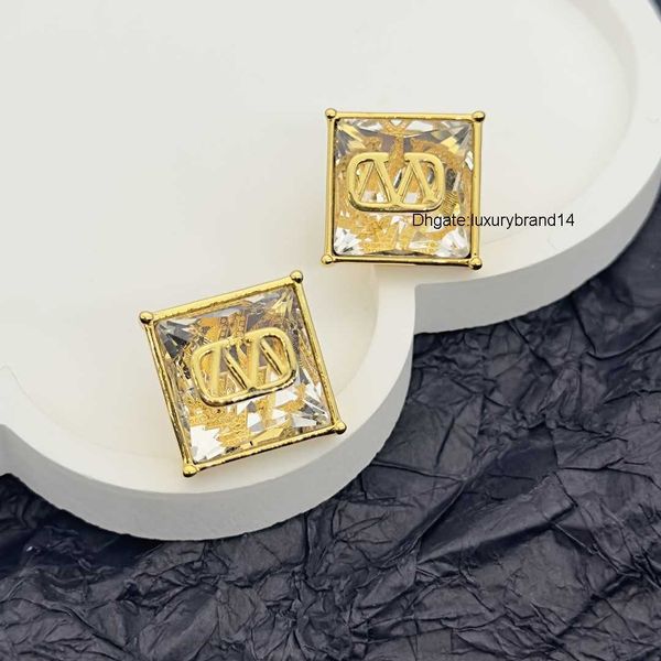 new various women designer stud luxury style simple v love couple earrings for valentinoly lady party wedding gifts kh6b, Golden;silver
new various women designer stud luxury style simple v love couple earrings for valentinoly lady party wedding gifts kh6b, Golden;silver