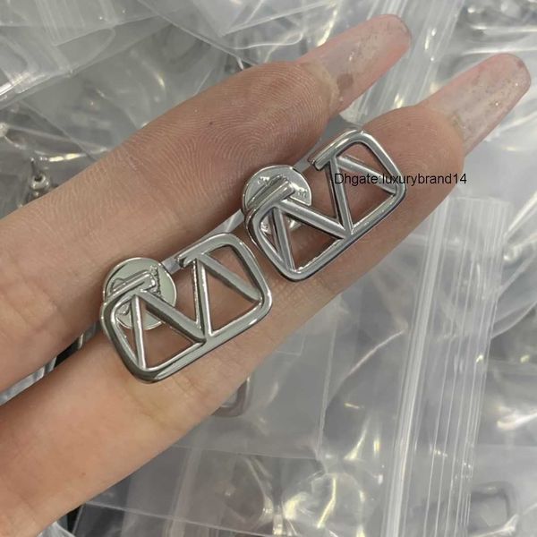 new women designer stud luxury style simple v love couple earrings for valentinoly lady party wedding gifts kh4e, Golden;silver
new women designer stud luxury style simple v love couple earrings for valentinoly lady party wedding gifts kh4e, Golden;silver