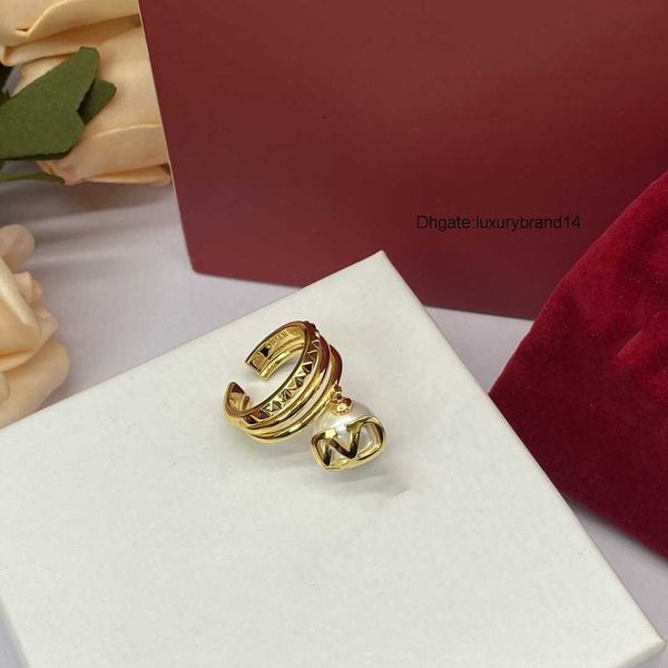 letter v wedding rings ring women fashion designer jewelry metal valentinoly luxury woman v open ring with side stones 787, Slivery;golden
letter v wedding rings ring women fashion designer jewelry metal valentinoly luxury woman v open ring with side stones 787, Slivery;golden