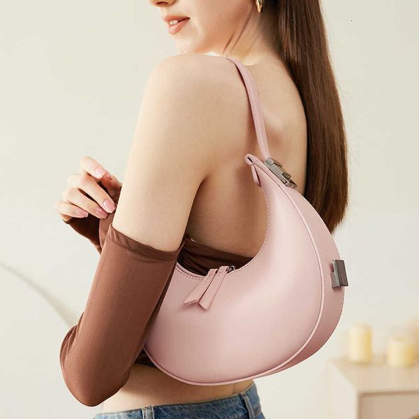 suitcase and bag dinner 2022 new korean small cowhide crescent armpit semi round moon single shoulder portable women's
suitcase and bag dinner 2022 new korean small cowhide crescent armpit semi round moon single shoulder portable women's