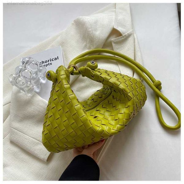 explosive woven bag women's new niche design woven crossbody bag high sense one shoulder handbag
explosive woven bag women's new niche design woven crossbody bag high sense one shoulder handbag