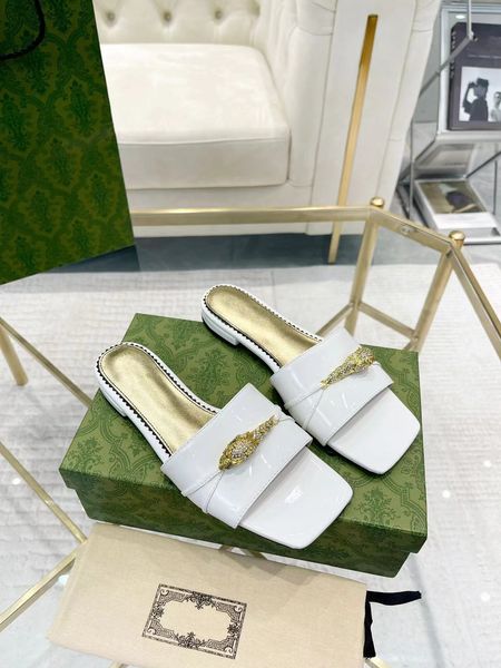 2023 designer slipper luxury women sandals raffia embroidered flat mules slides black brown pine green red summer slippers beach fashion fla
2023 designer slipper luxury women sandals raffia embroidered flat mules slides black brown pine green red summer slippers beach fashion fla