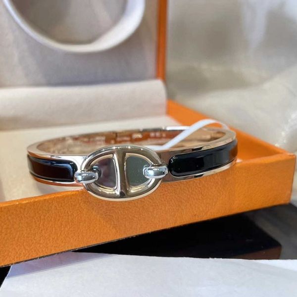 designer hemrres bracelet h letter fashion high version enamel pig nose colorless love home new 8-line buckle couple c11r, Golden;silver
designer hemrres bracelet h letter fashion high version enamel pig nose colorless love home new 8-line buckle couple c11r, Golden;silver