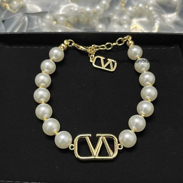 designer charm bracelet letter v jewelry luxury women fashion jewelry pearl metal valentinoly day gift ohrringe hfh, Golden;silver
designer charm bracelet letter v jewelry luxury women fashion jewelry pearl metal valentinoly day gift ohrringe hfh, Golden;silver
